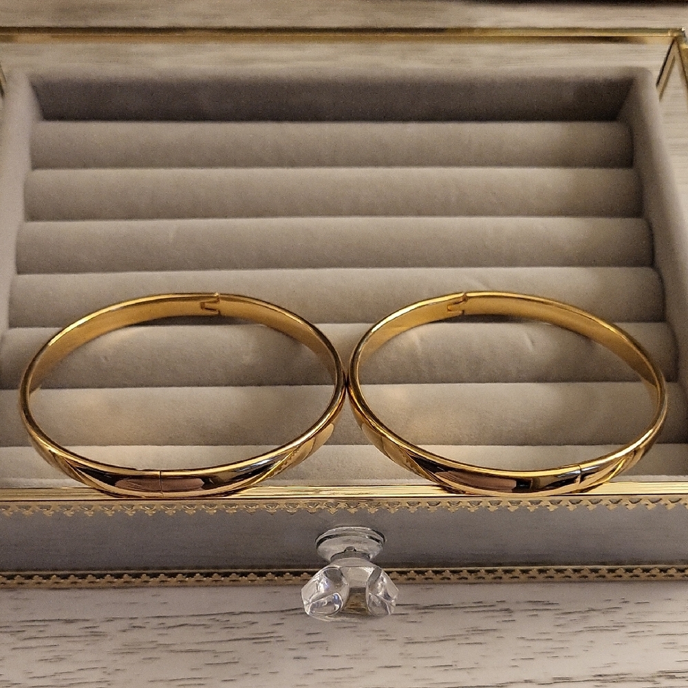Gold Filled Bangle Braclets (Goldfilled Is Gold Over Solid Metal) Last For Yrs